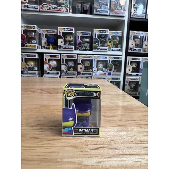 ONLY 4000 PIECE BLACKLIGHT Batman Animated Series Funko Pop Bitty #152 SDCC DC - Picture 1 of 6